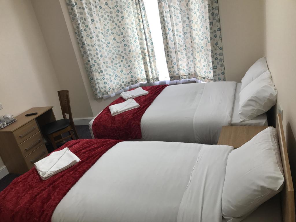 Woodlands Hotel *