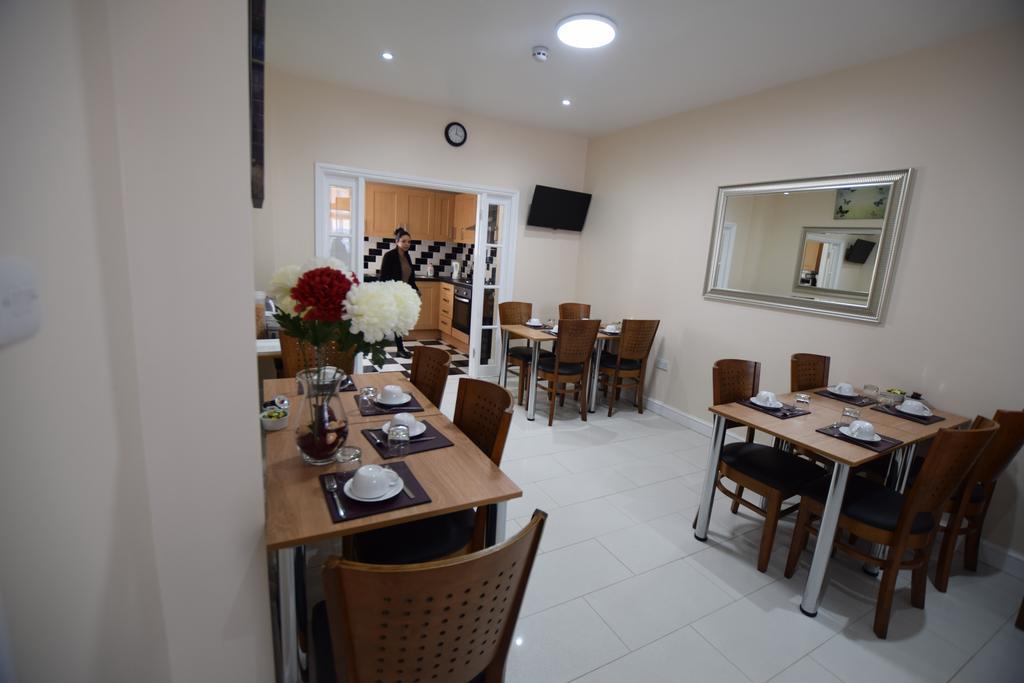 Woodlands Hotel *