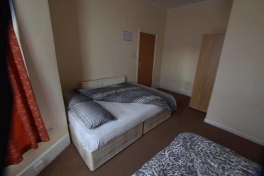 Woodlands Hotel *